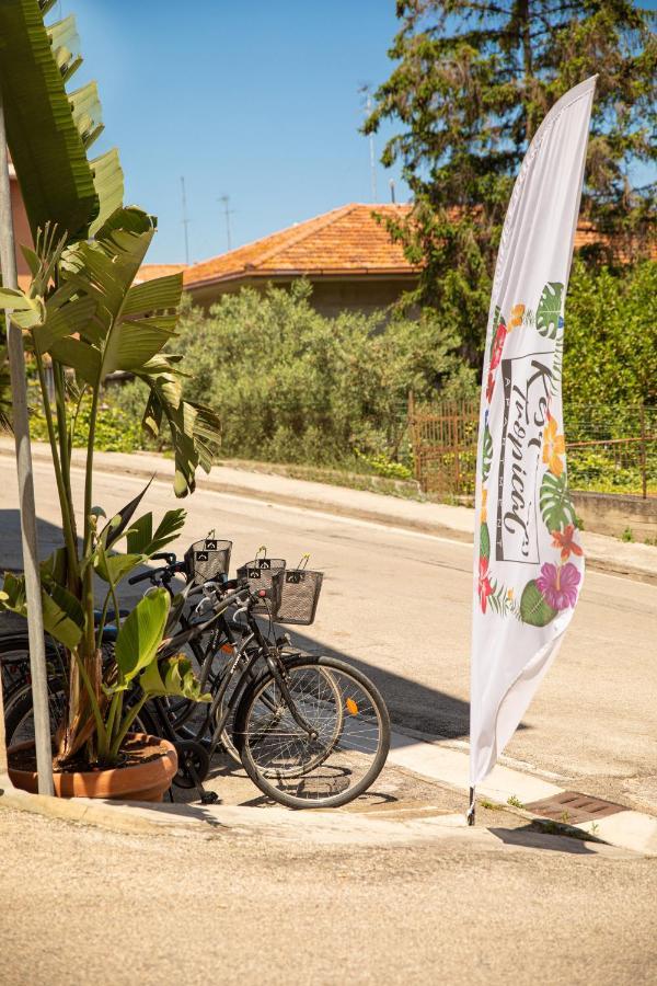Resilienza Tropical Apartments & Room Porto SantʼElpidio Екстериор снимка